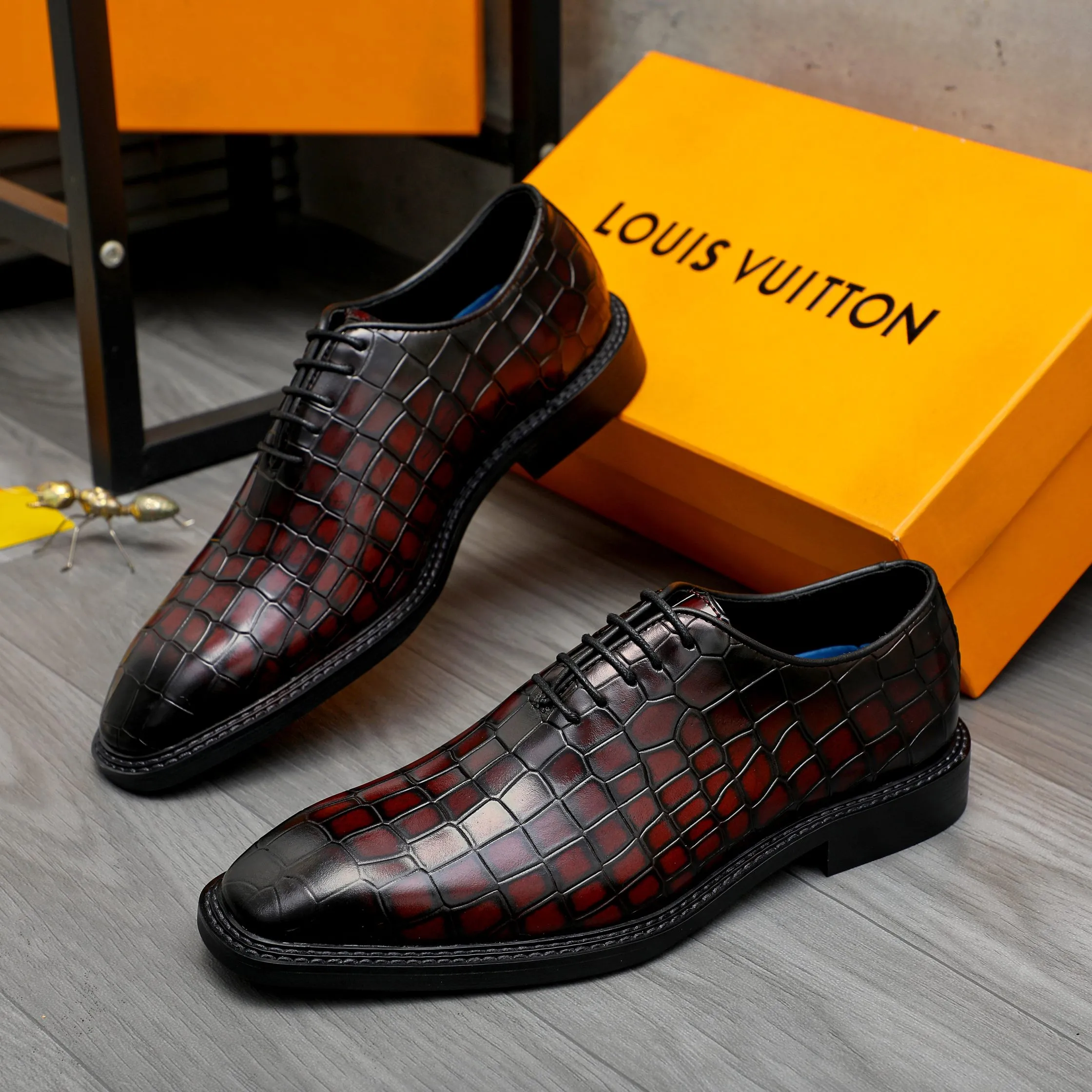 Men's shoes 💰p480 Product trademark: LV (Louis Vuitton) business lace-up leather shoes Regular size: 38-45 (45 is custom-made and non-returnable) Product materials: Selected high-quality color-grabbed stone grain cowhide upper, cowhide lining, rubber outsole